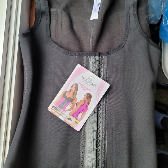 girless - Picture 3 of 3